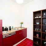 Bright & Calm Apartment With Free Parking