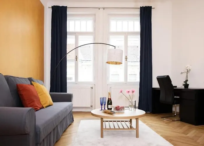 Bright & Calm Apartment With Free Parking